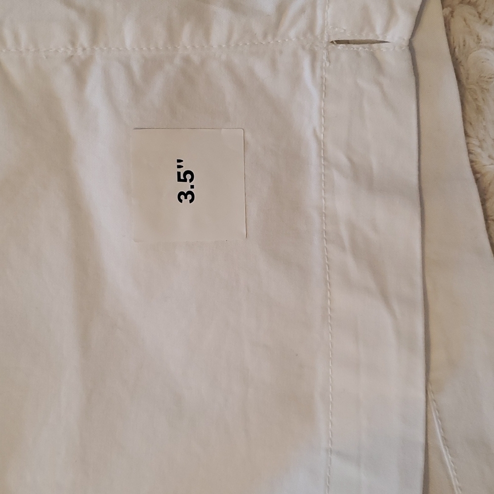 Old Navy mid-rise shorts - Picture 5 of 10